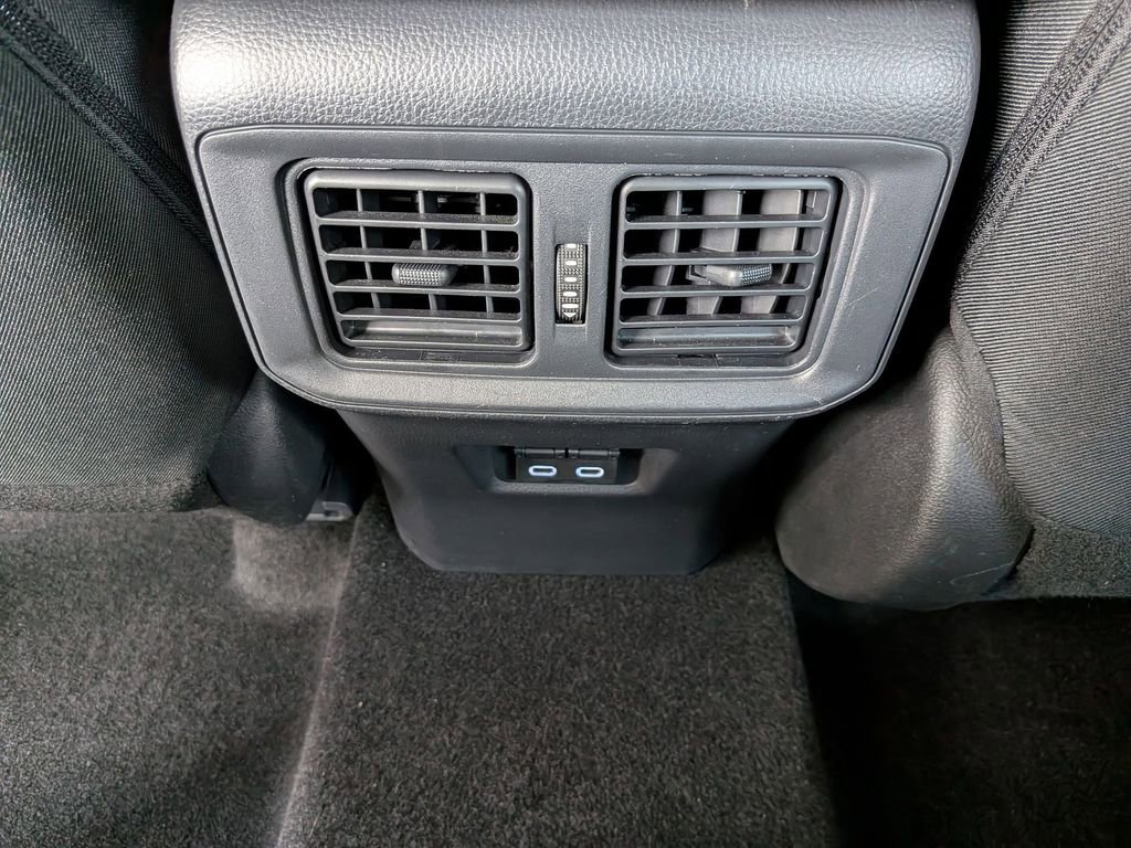 Used 2025 Toyota RAV4 XLE image 27