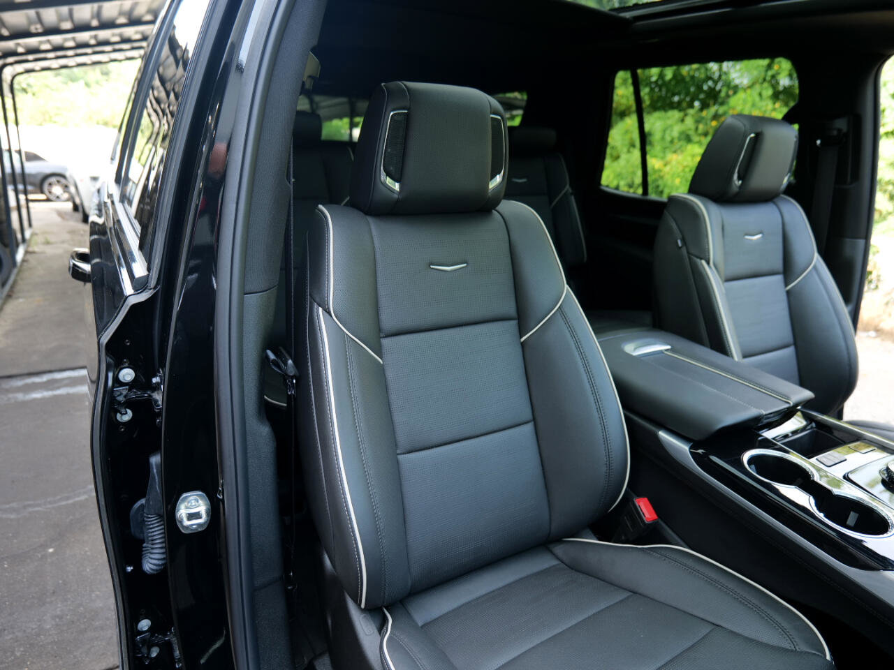 Used 2025 Cadillac Escalade Sport w/ Touring Package image 38