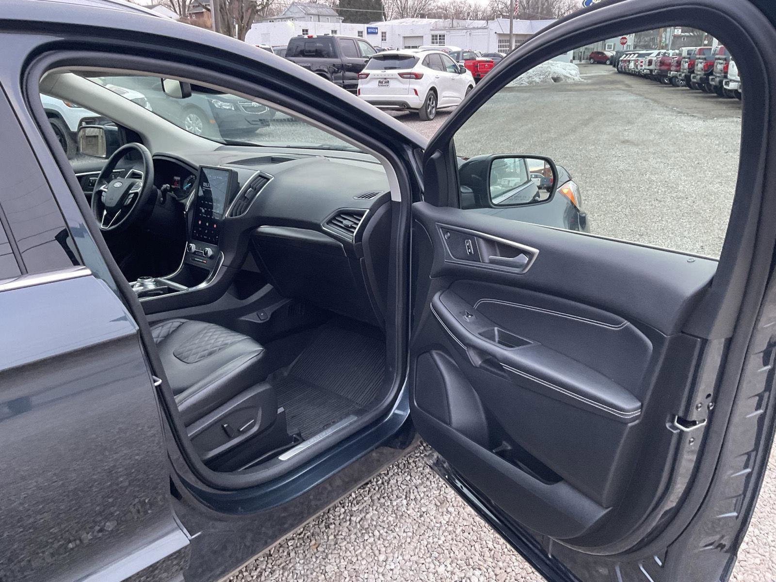 Used 2023 Ford Edge Titanium image 23