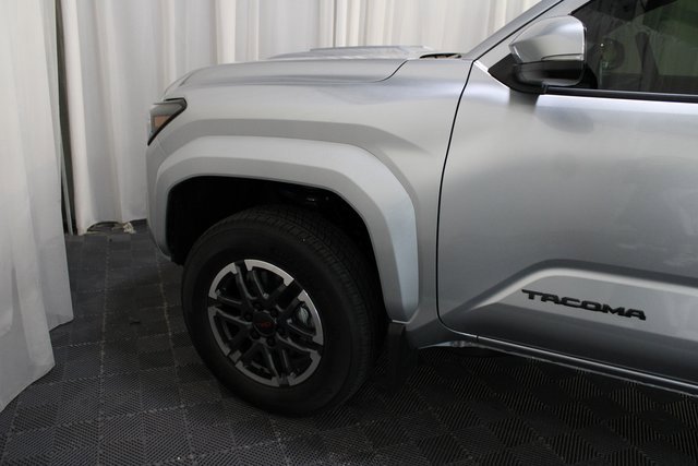 Used 2025 Toyota Tacoma Limited image 8