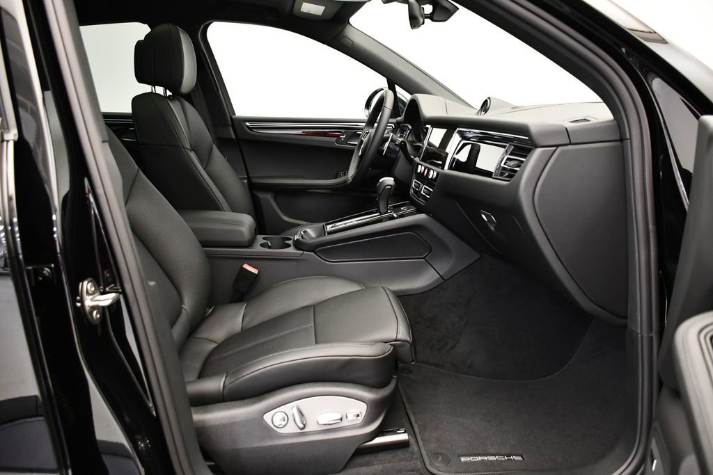 Used 2025 Porsche Macan Turbo image 48