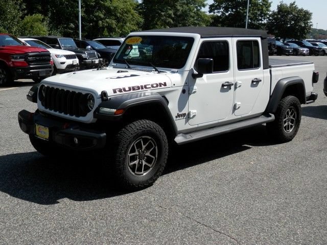Used 2024 Jeep Gladiator Rubicon w/ Technology Group AWD/4WD image 4