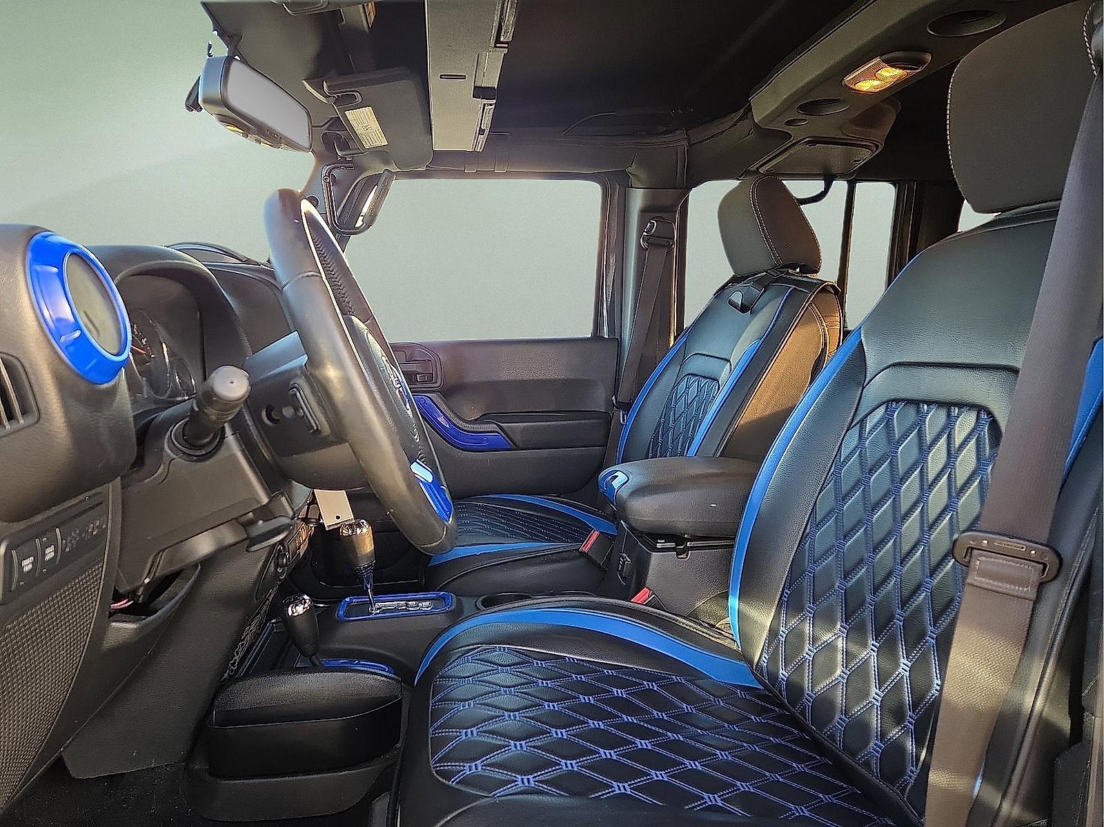 Used 2017 Jeep Wrangler Unlimited Rubicon w/ Connectivity Group image 14