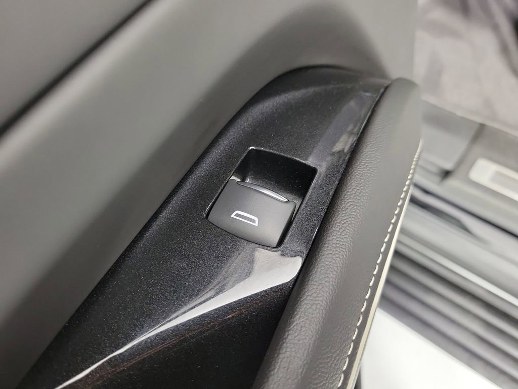 Certified 2023 Cadillac Escalade ESV Premium Luxury Platinum image 15