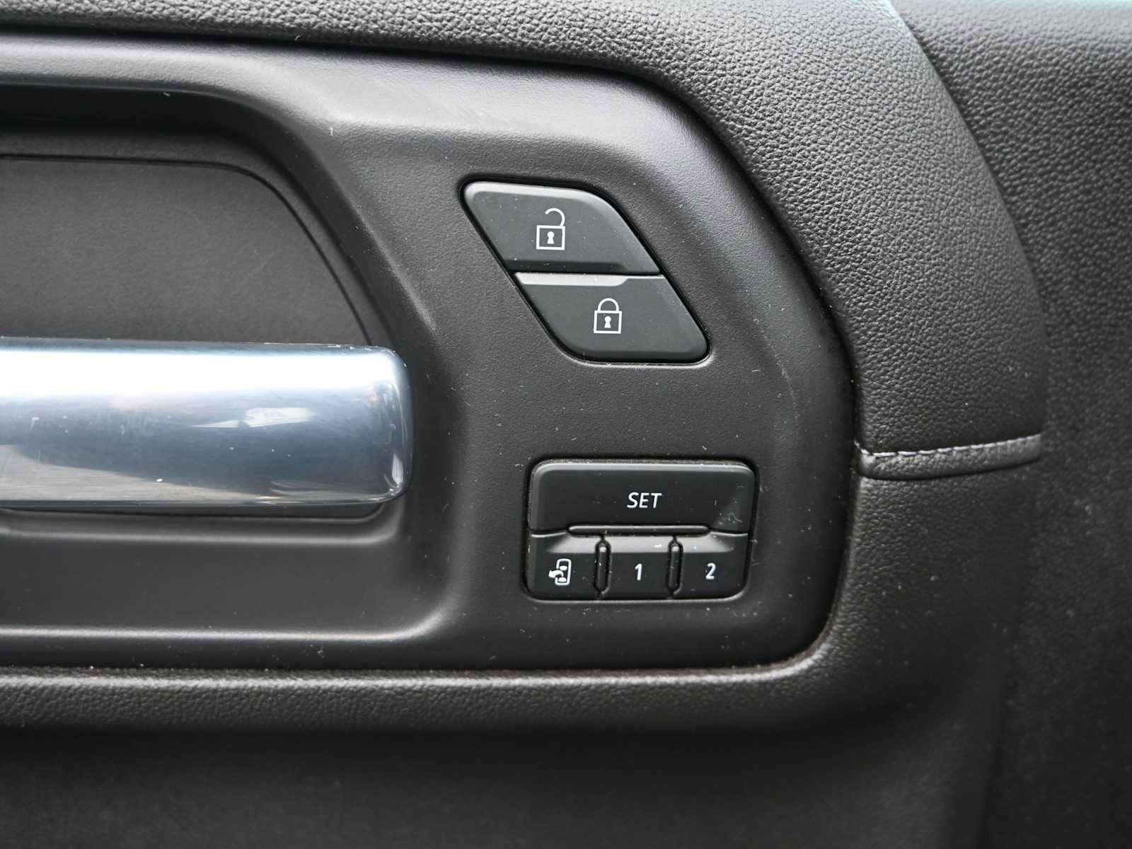 Used 2022 GMC Sierra 3500 Denali w/ Denali Ultimate Package image 31