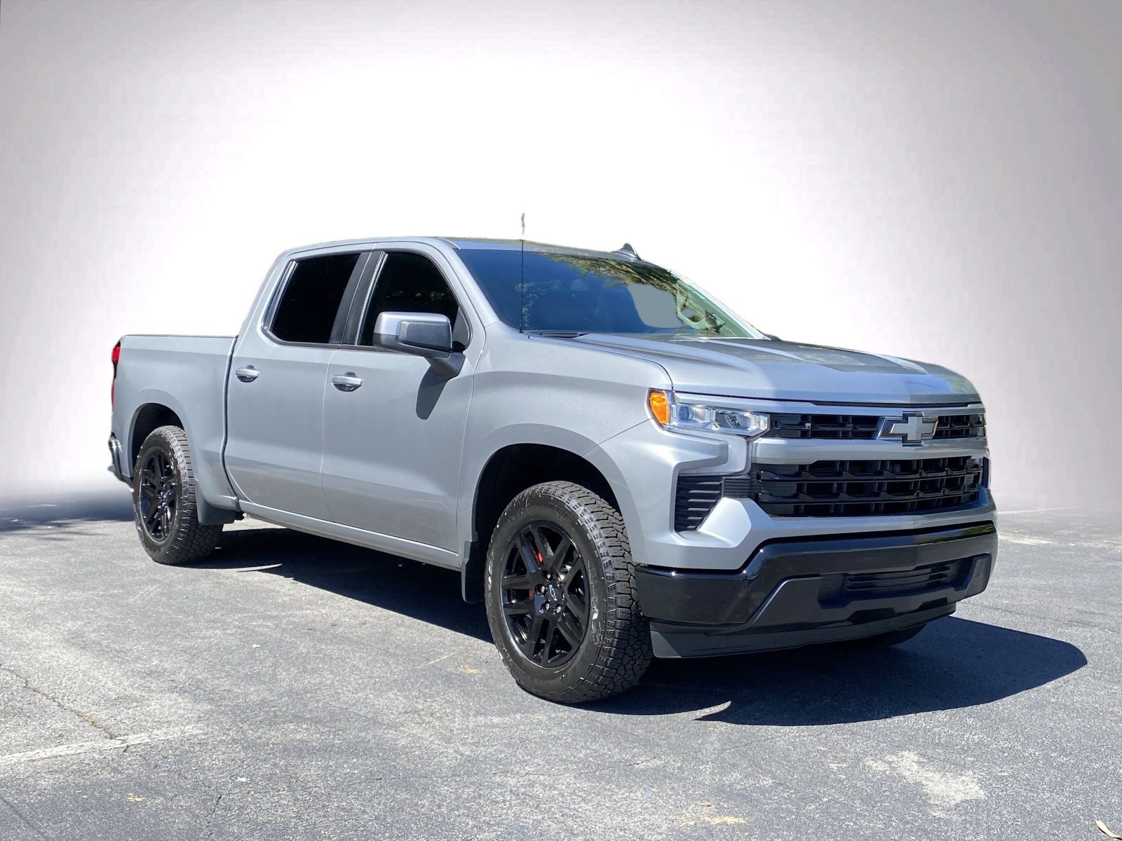 Used 2024 Chevrolet Silverado 1500 LT w/ Convenience Package II RWD image 2