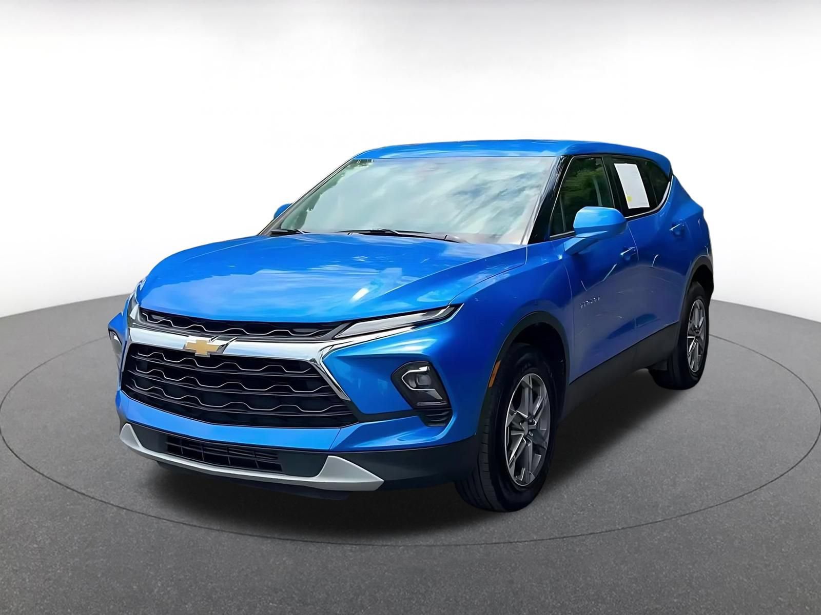 Used 2025 Chevrolet Blazer LT FWD image 5