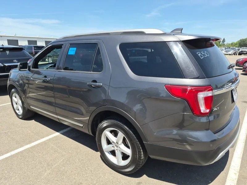 Used 2016 Ford Explorer XLT w/ Equipment Group 202A AWD/4WD image 3