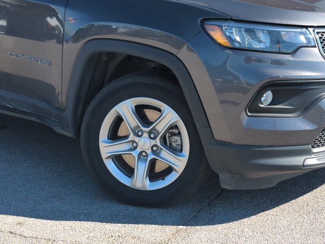 Used 2024 Jeep Compass Latitude AWD/4WD image 2