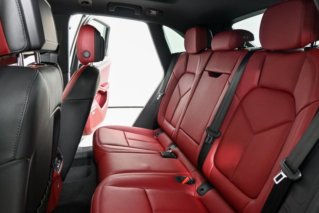 New 2026 Porsche Macan image 21