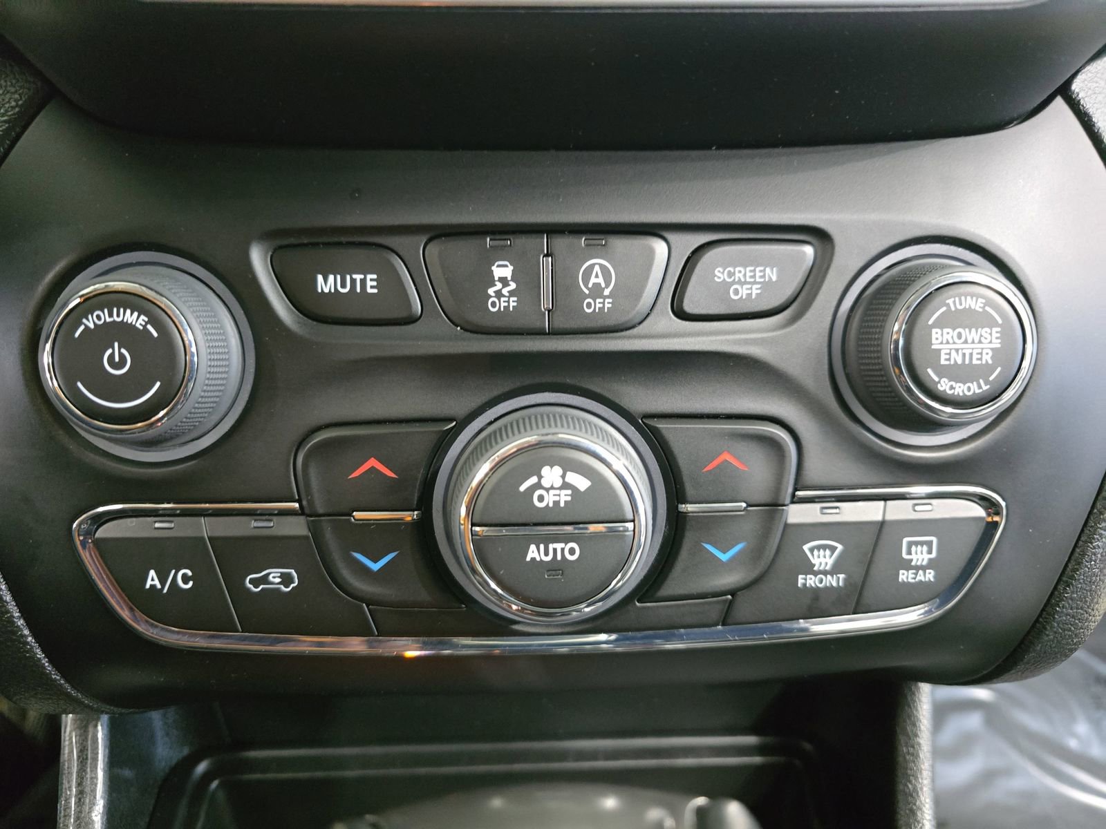 Used 2023 Jeep Cherokee Altitude Lux image 26