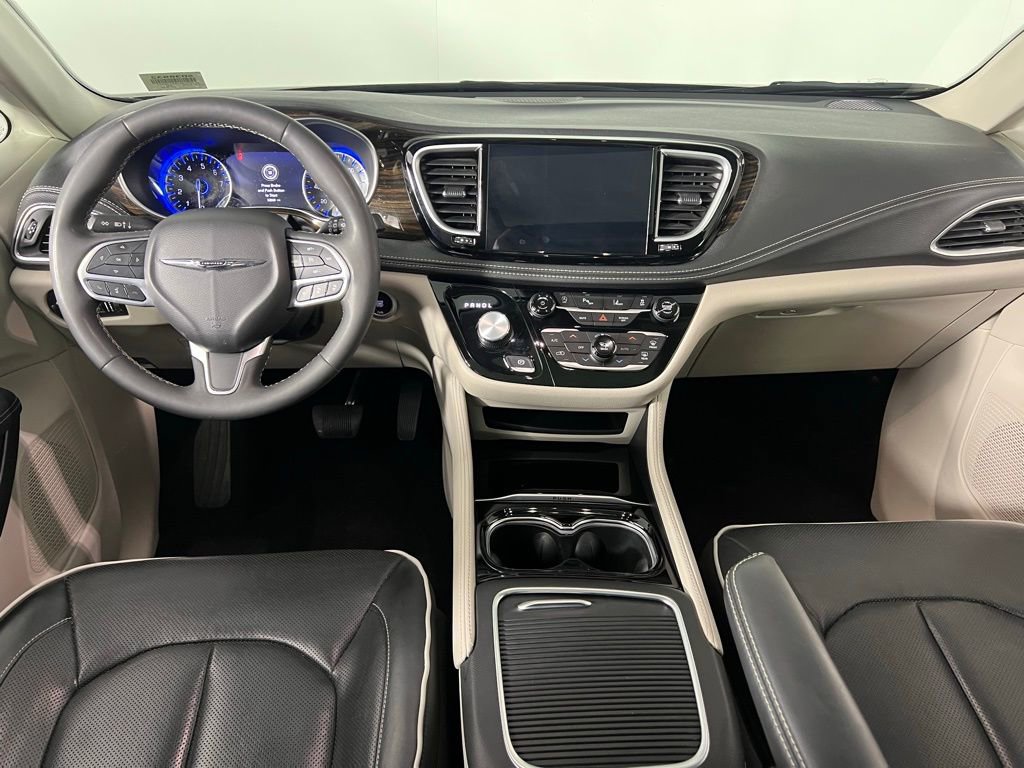 Certified 2024 Chrysler Pacifica Limited image 12
