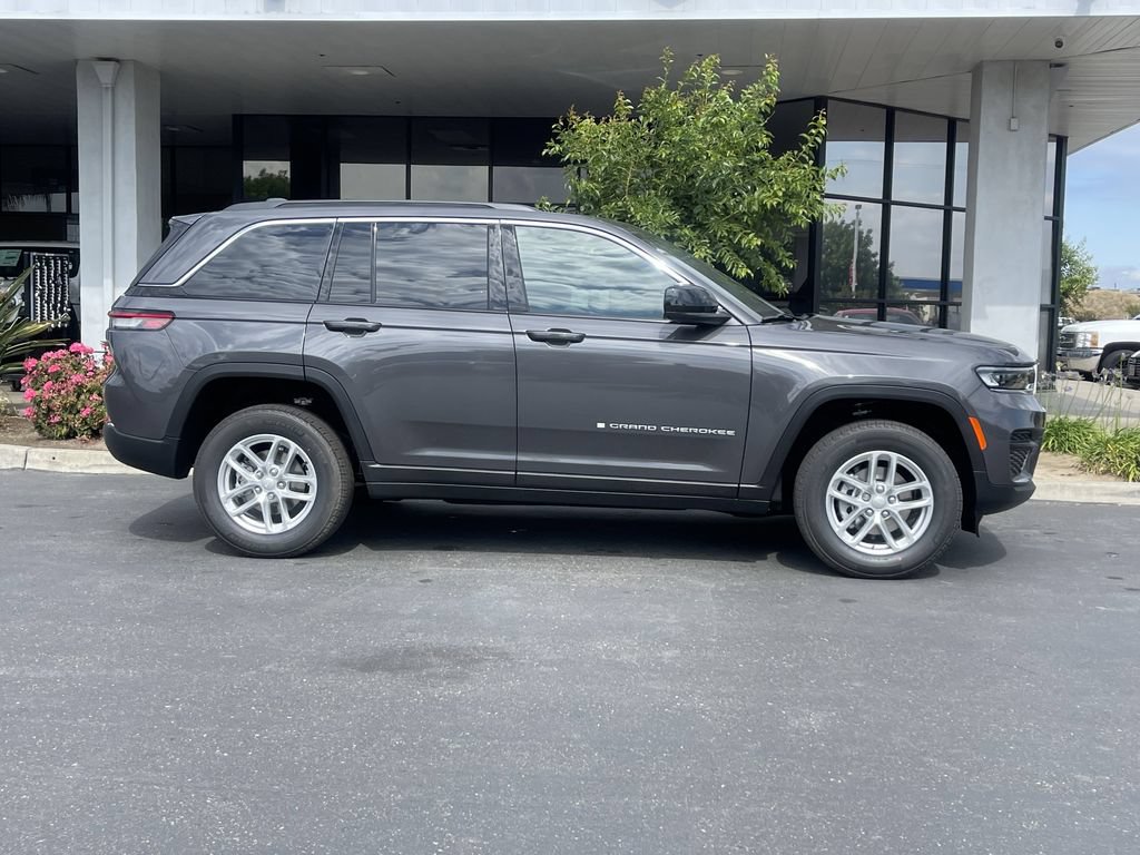 New 2026 Jeep Grand Cherokee Laredo AWD/4WD image 3