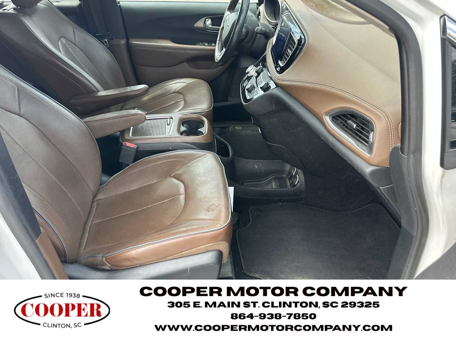 Used 2017 Chrysler Pacifica Limited w/ UConnect Theater Package FWD image 13