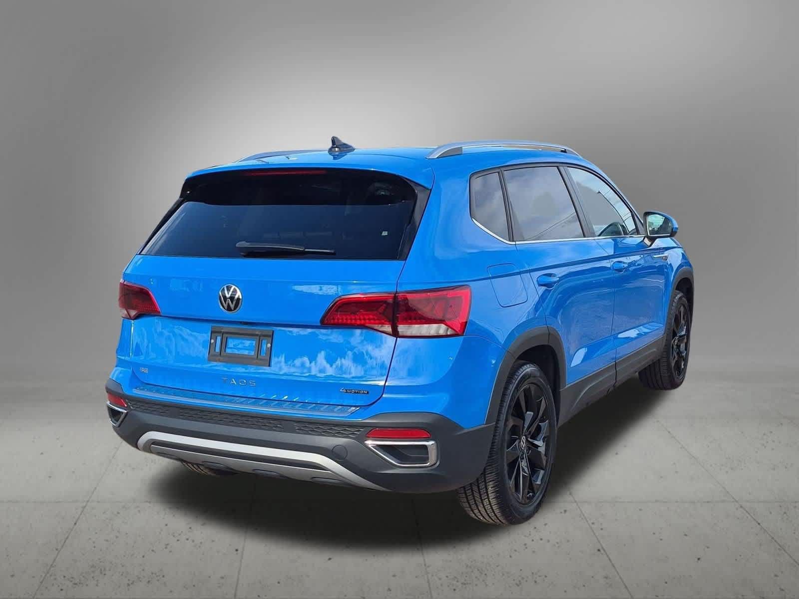 Used 2023 Volkswagen Taos SE w/ Panoramic Sunroof Package AWD/4WD image 6