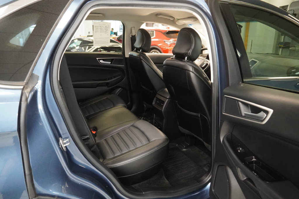 Used 2018 Ford Edge SEL w/ Equipment Group 201A AWD/4WD image 21
