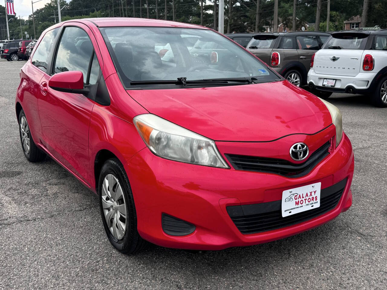 Used 2012 Toyota Yaris LE FWD image 3