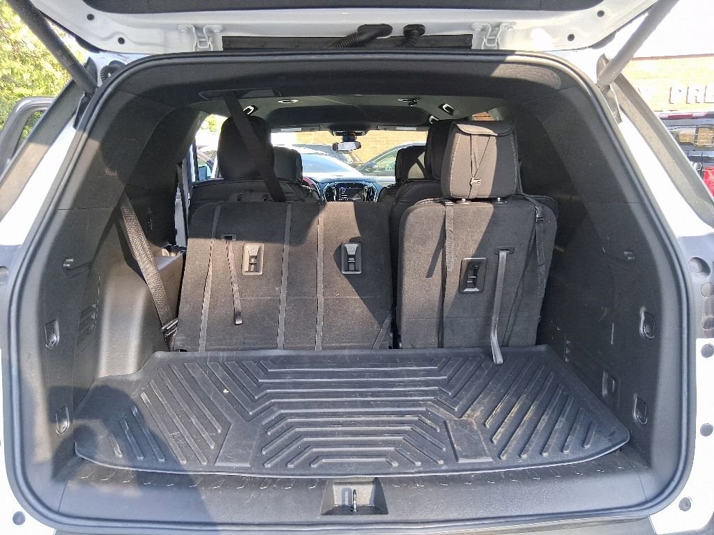 Used 2022 Chevrolet Traverse LT FWD image 16