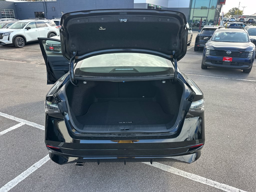 Certified 2027 Nissan Sentra SR w/ Floor Mat Package FWD image 27