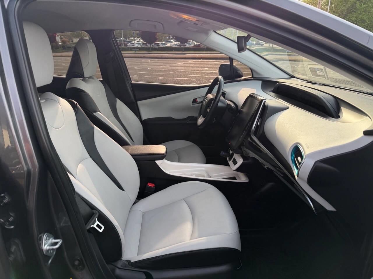 Used 2017 Toyota Prius Prime Advanced FWD image 17