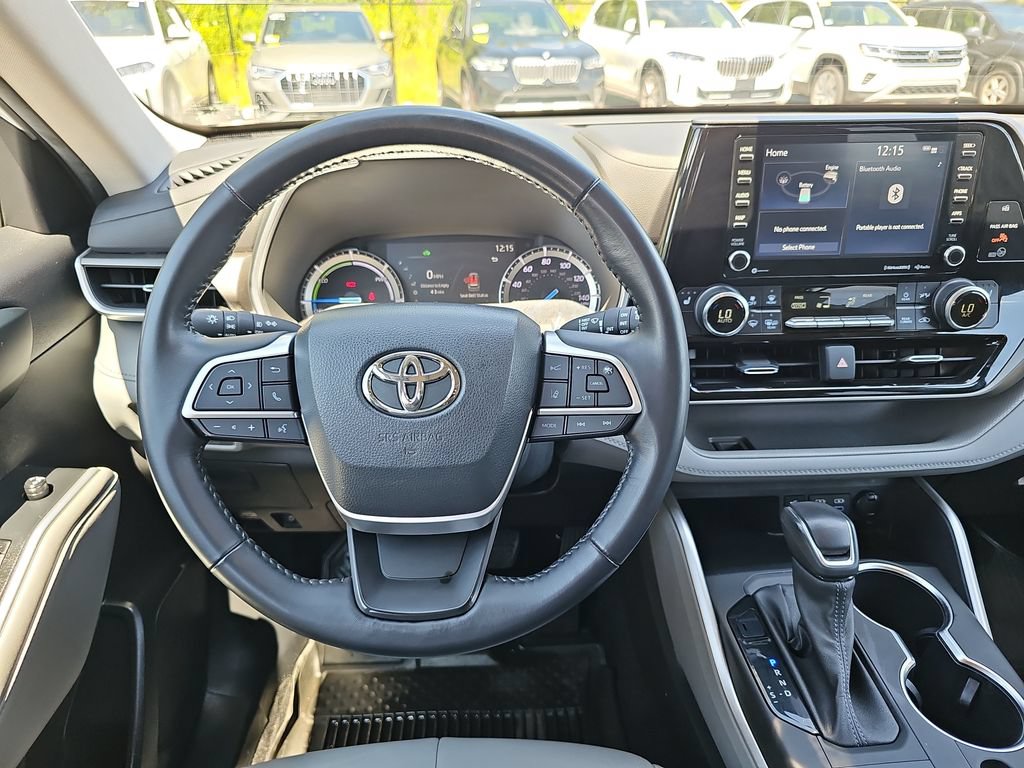 Used 2022 Toyota Highlander XLE AWD/4WD image 13