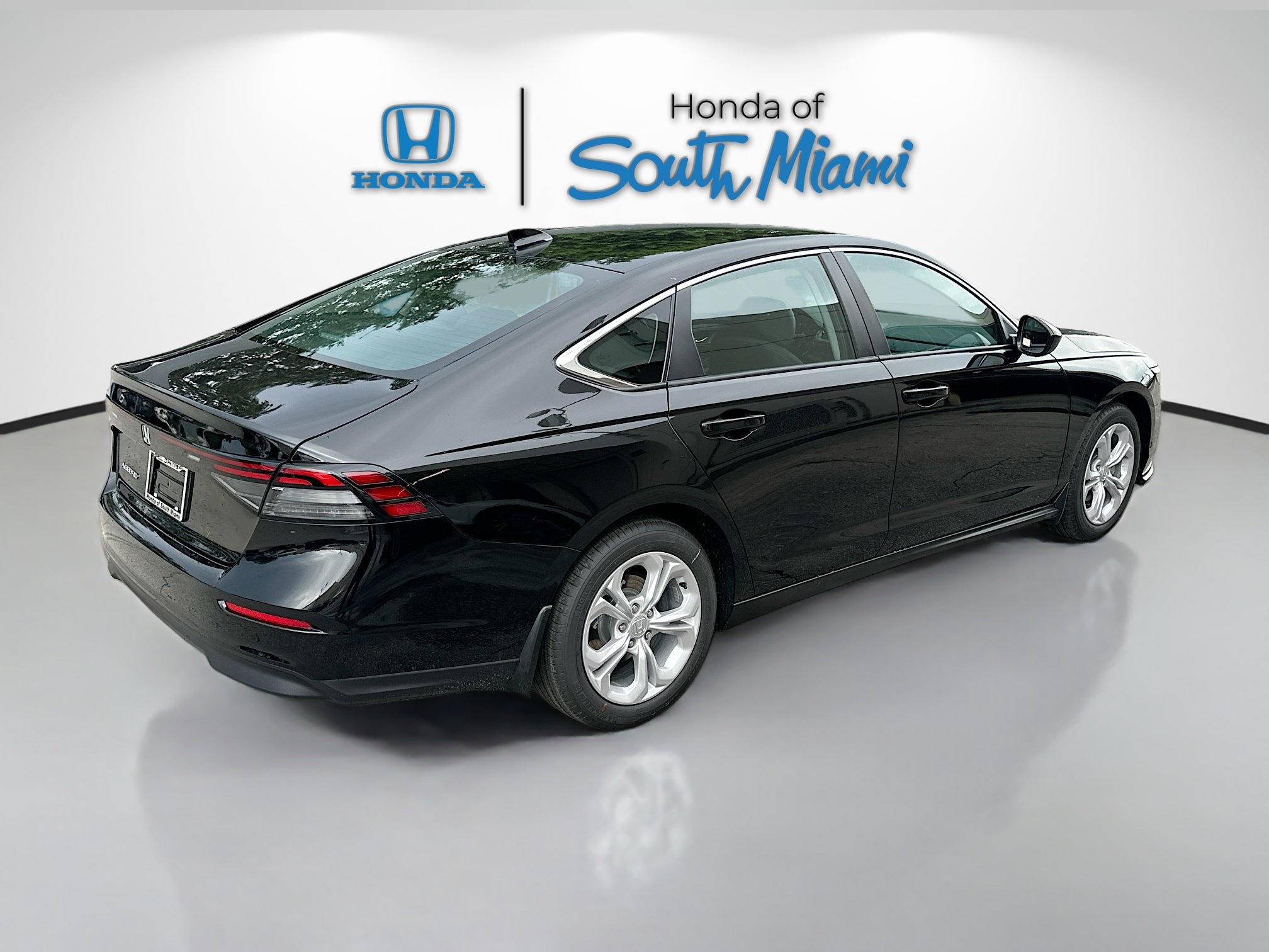 Certified 2025 Honda Accord LX image 6