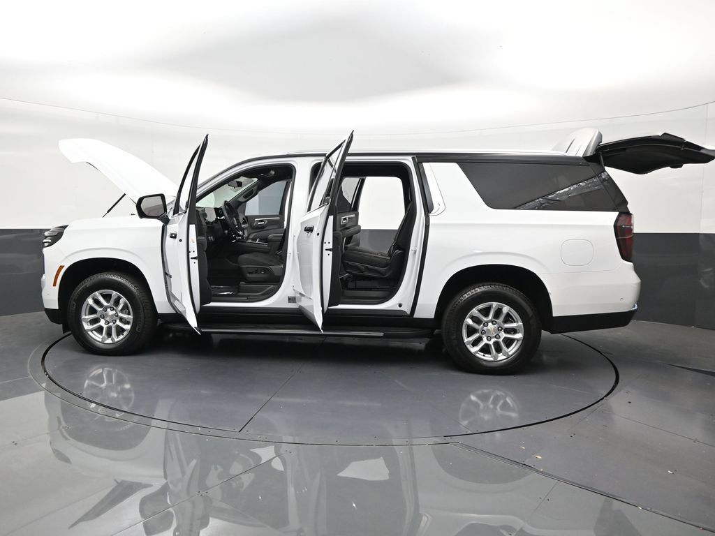 Used 2025 Chevrolet Suburban LS RWD image 29