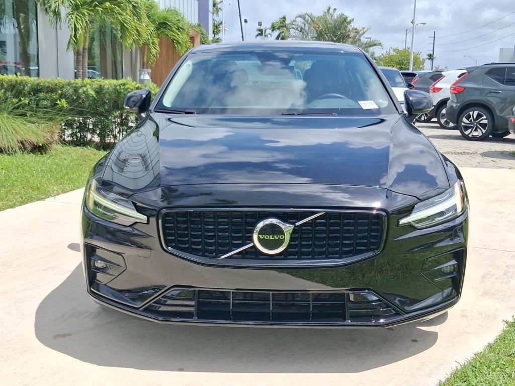 Used 2025 Volvo S60 B5 Core FWD video 2