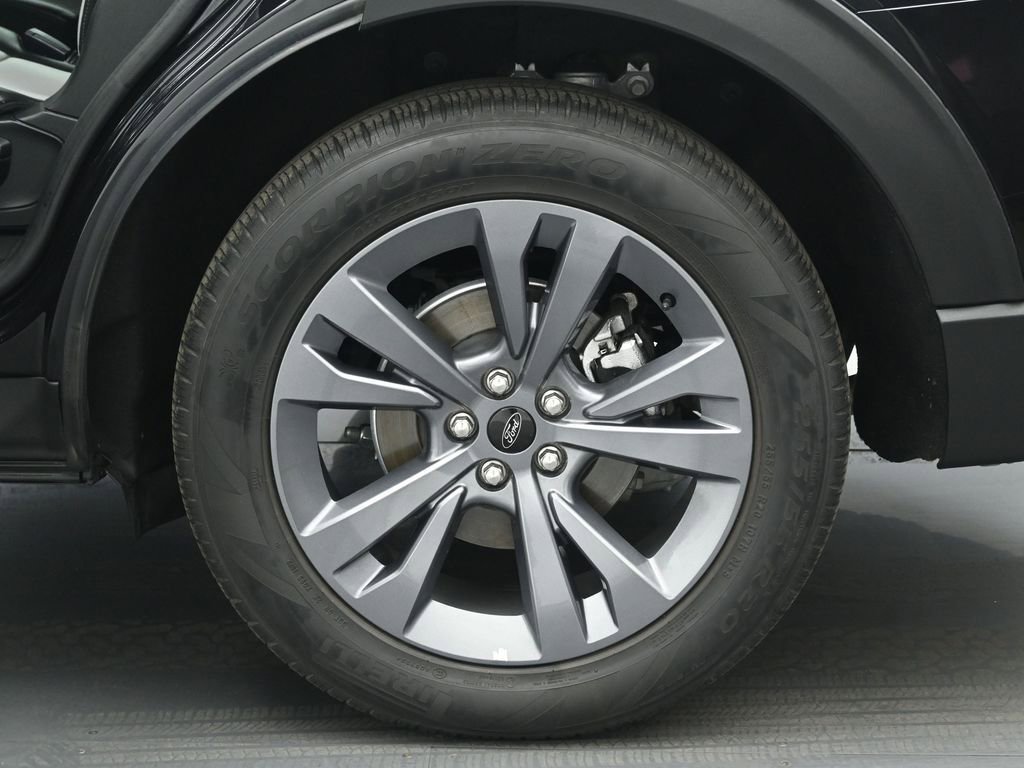 Certified 2022 Ford Explorer XLT w/ Equipment Group 202A image 19