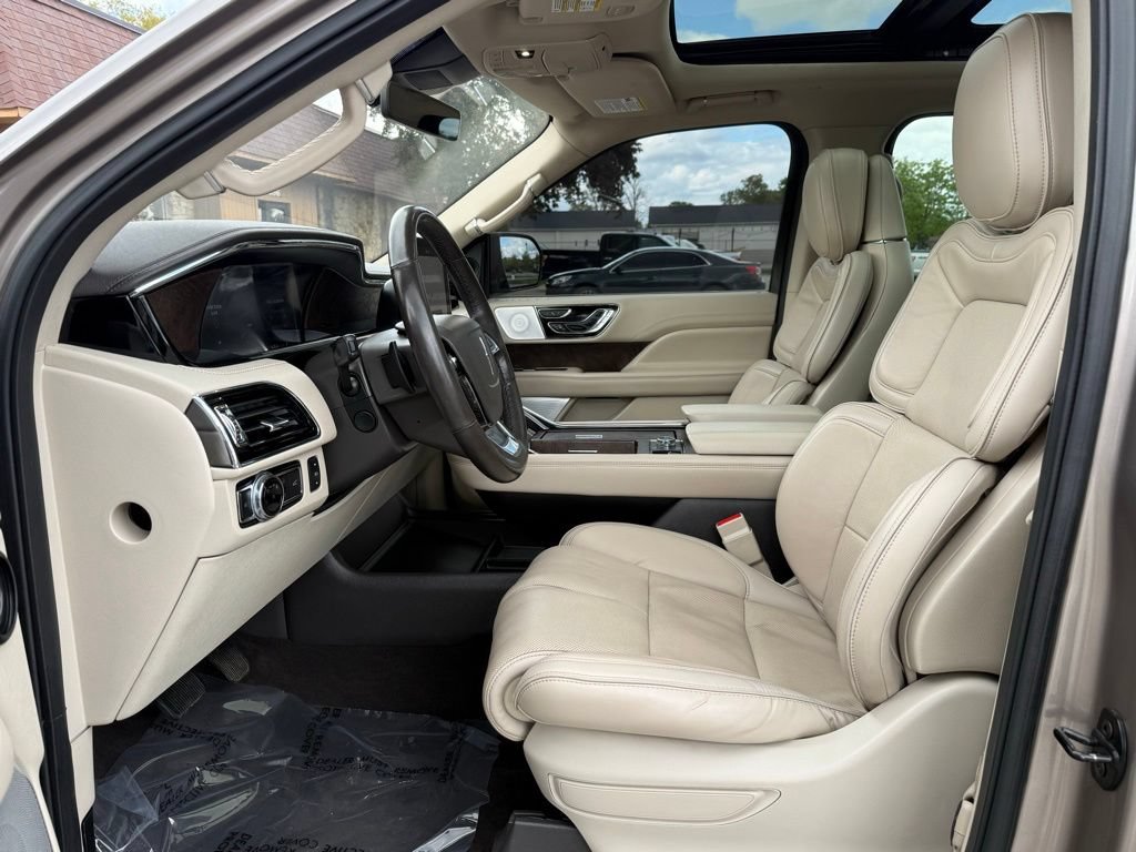 Used 2019 Lincoln Navigator Reserve AWD/4WD image 10