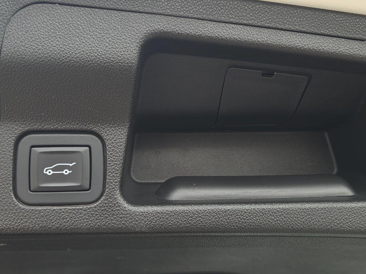 Used 2018 GMC Acadia SLE w/ LPO, Floor Liner Package image 12