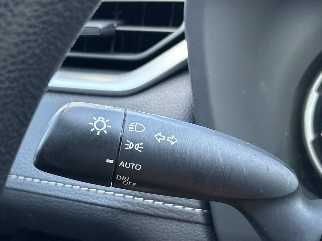 Used 2025 Toyota RAV4 XLE AWD/4WD image 31