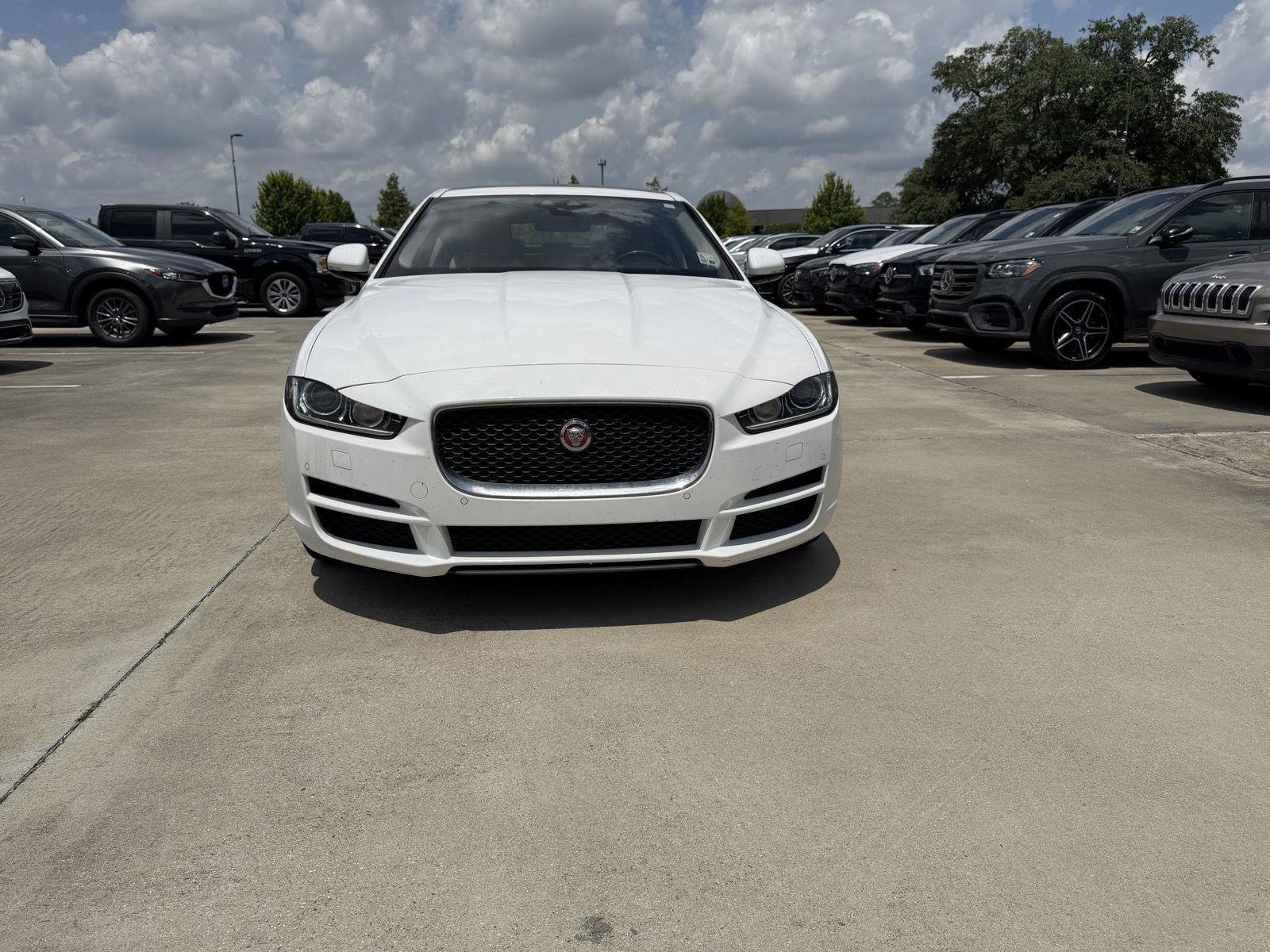 Used 2017 Jaguar XE Premium RWD image 2