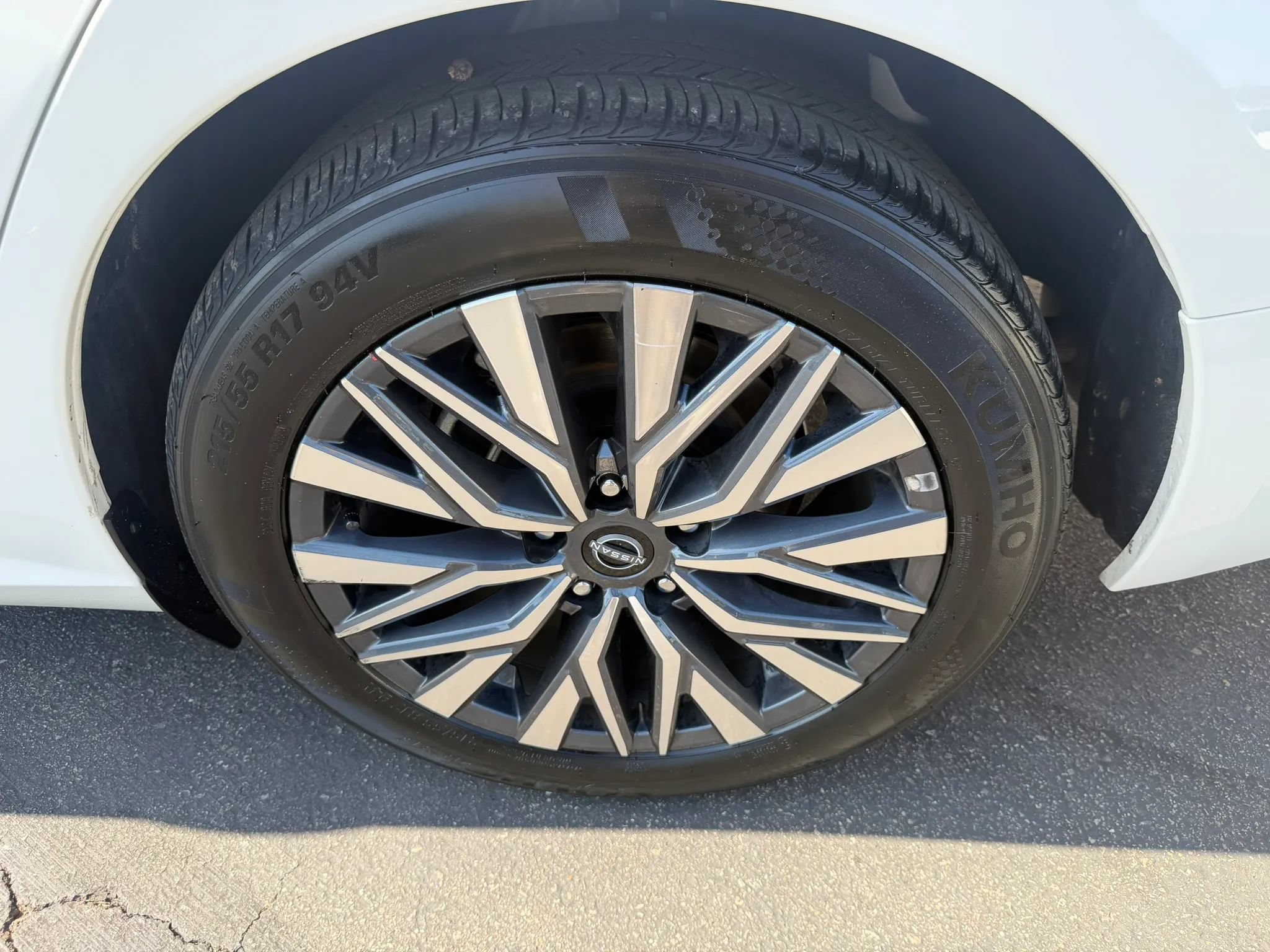 Used 2025 Nissan Altima 2.5 SV FWD image 4