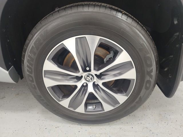 Used 2022 Toyota Highlander XLE image 11