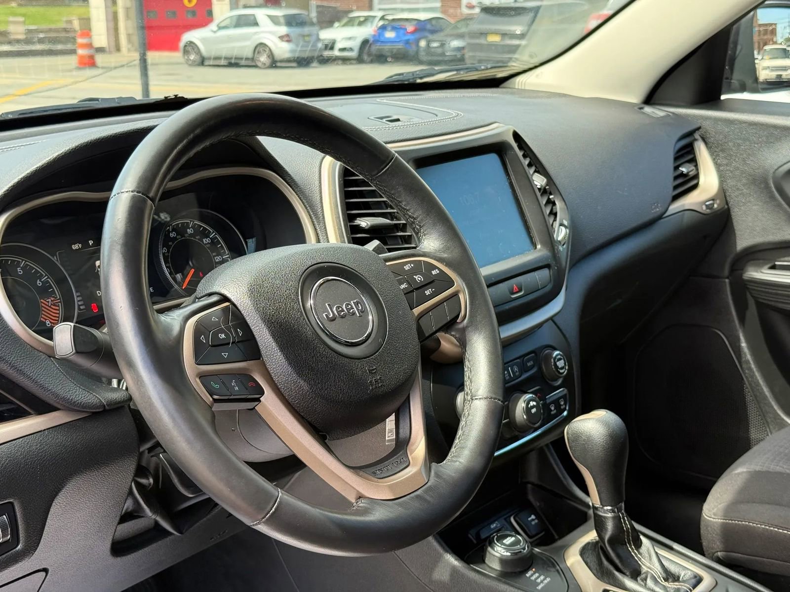 Used 2015 Jeep Cherokee Latitude w/ Cold Weather Group AWD/4WD image 18