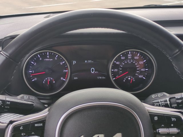 Used 2023 Kia Carnival LX image 10