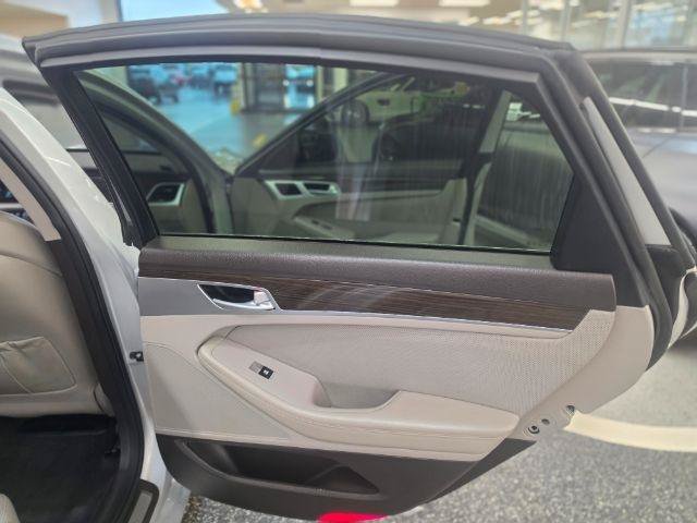 Used 2016 Hyundai Genesis 3.8 RWD image 36