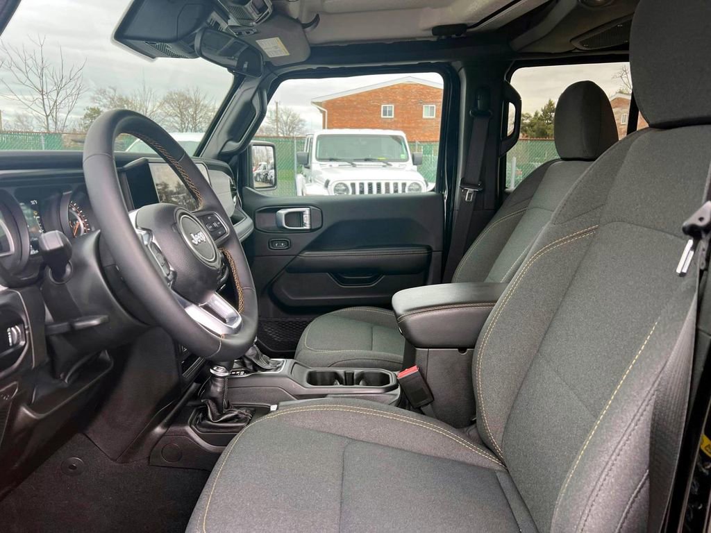 Certified 2025 Jeep Wrangler Sahara image 15