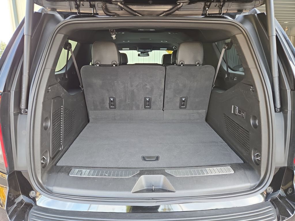 Used 2024 Chevrolet Suburban Premier image 29