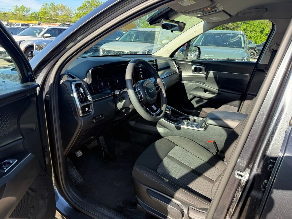 Certified 2023 Kia Sorento LX FWD image 7