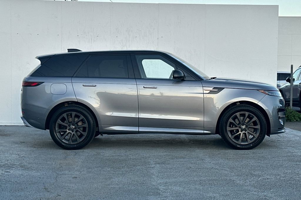 Used 2023 Land Rover Range Rover Sport SE Dynamic image 2