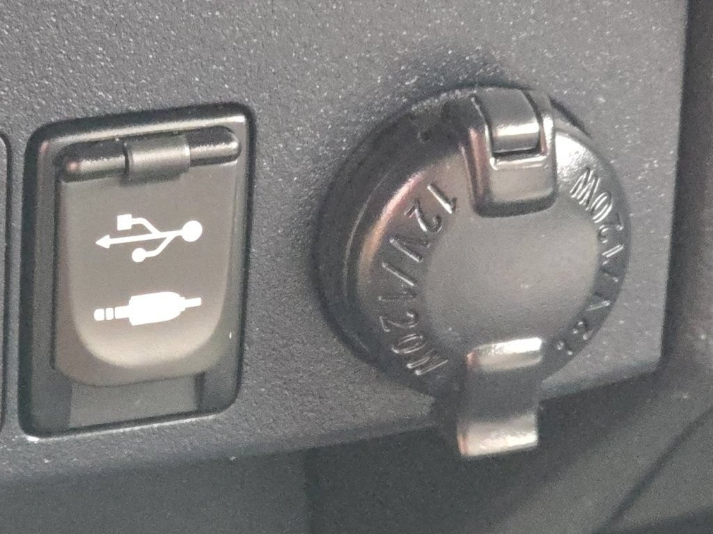Used 2015 Toyota RAV4 Limited AWD/4WD image 9