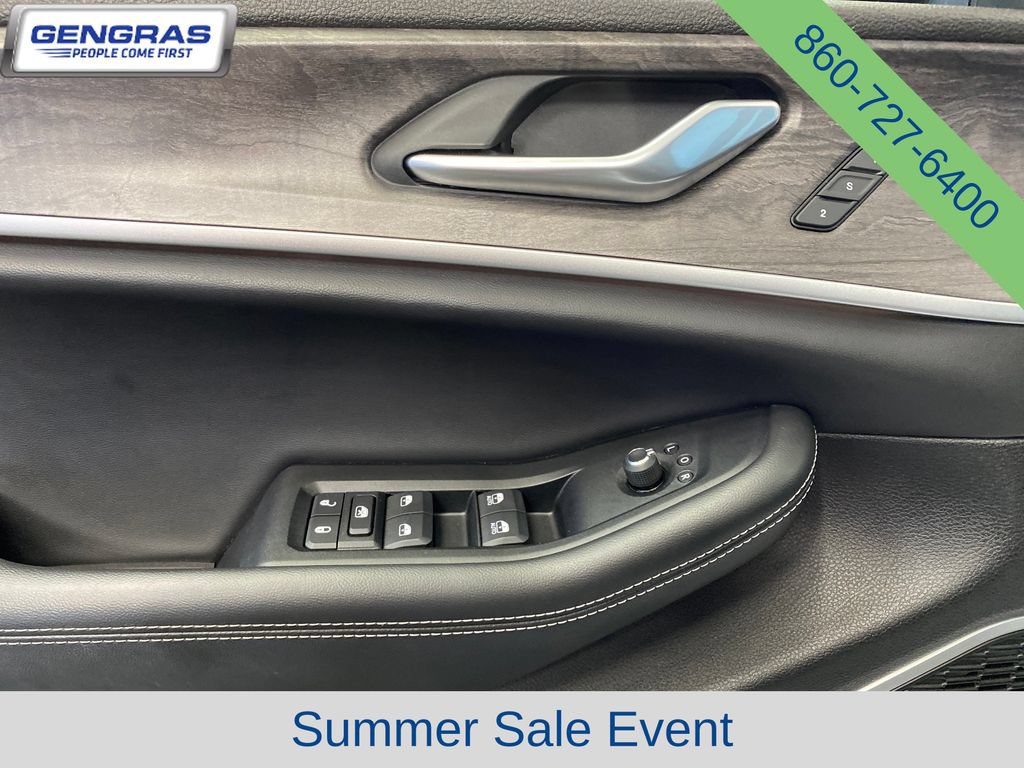 Used 2023 Jeep Grand Cherokee 4WD 4xe image 13