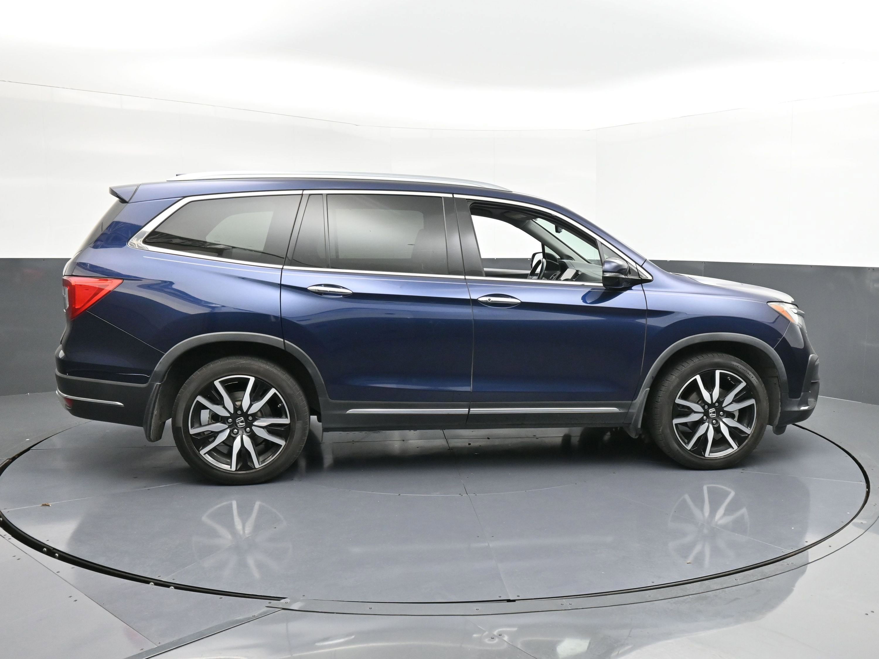 Used 2019 Honda Pilot Touring image 9