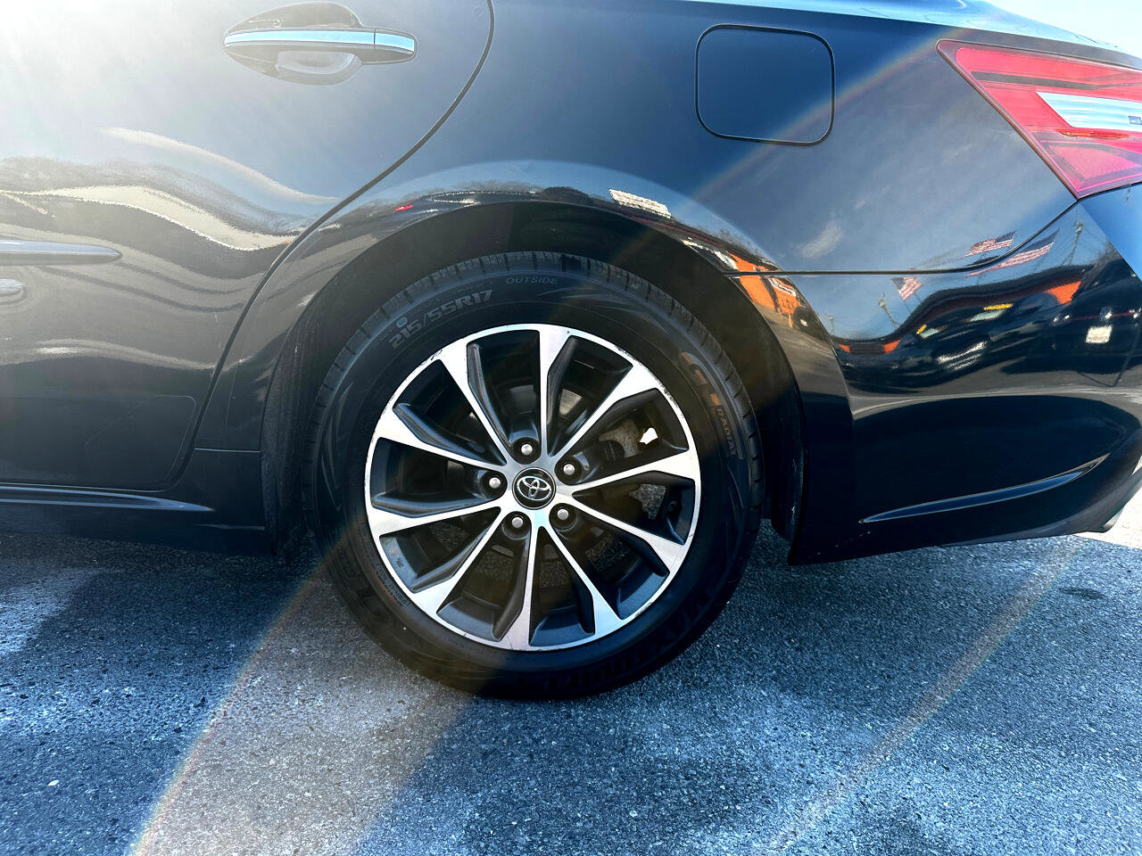 Used 2018 Toyota Avalon XLE image 22