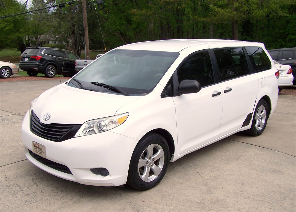 Used 2013 Toyota Sienna L FWD image 15