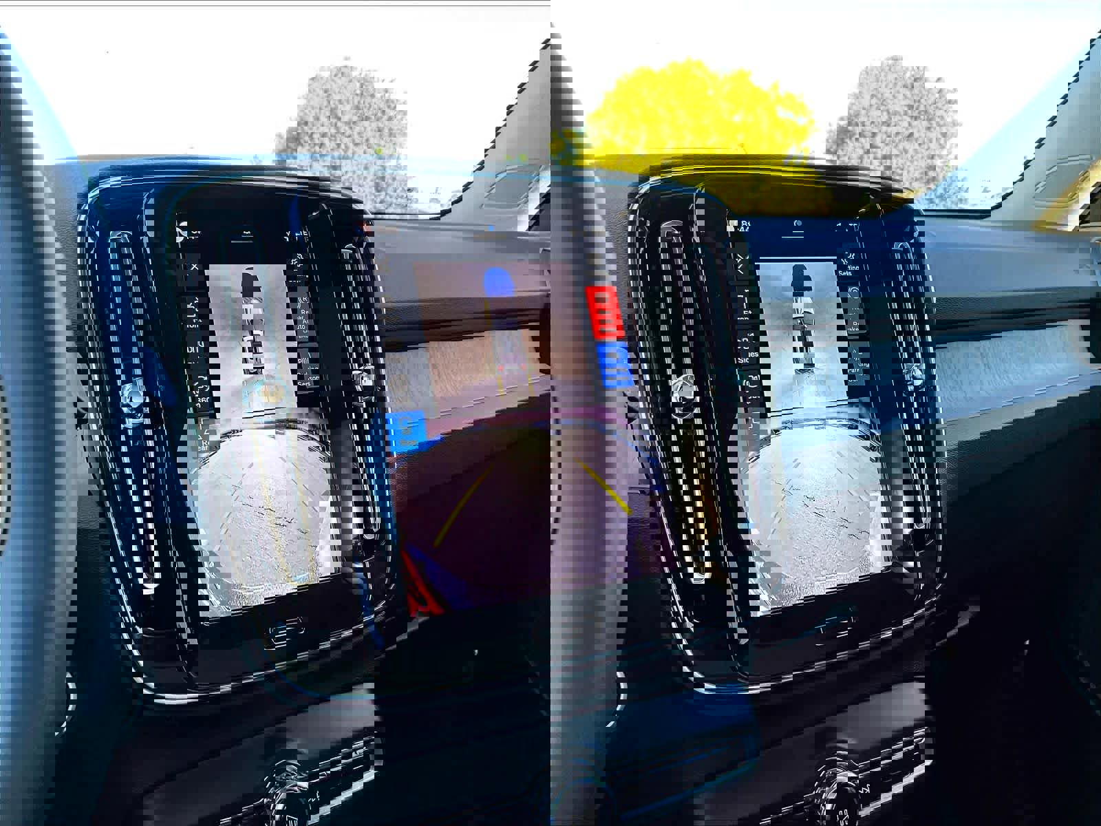 Used 2025 Volvo XC40 B5 Plus image 23