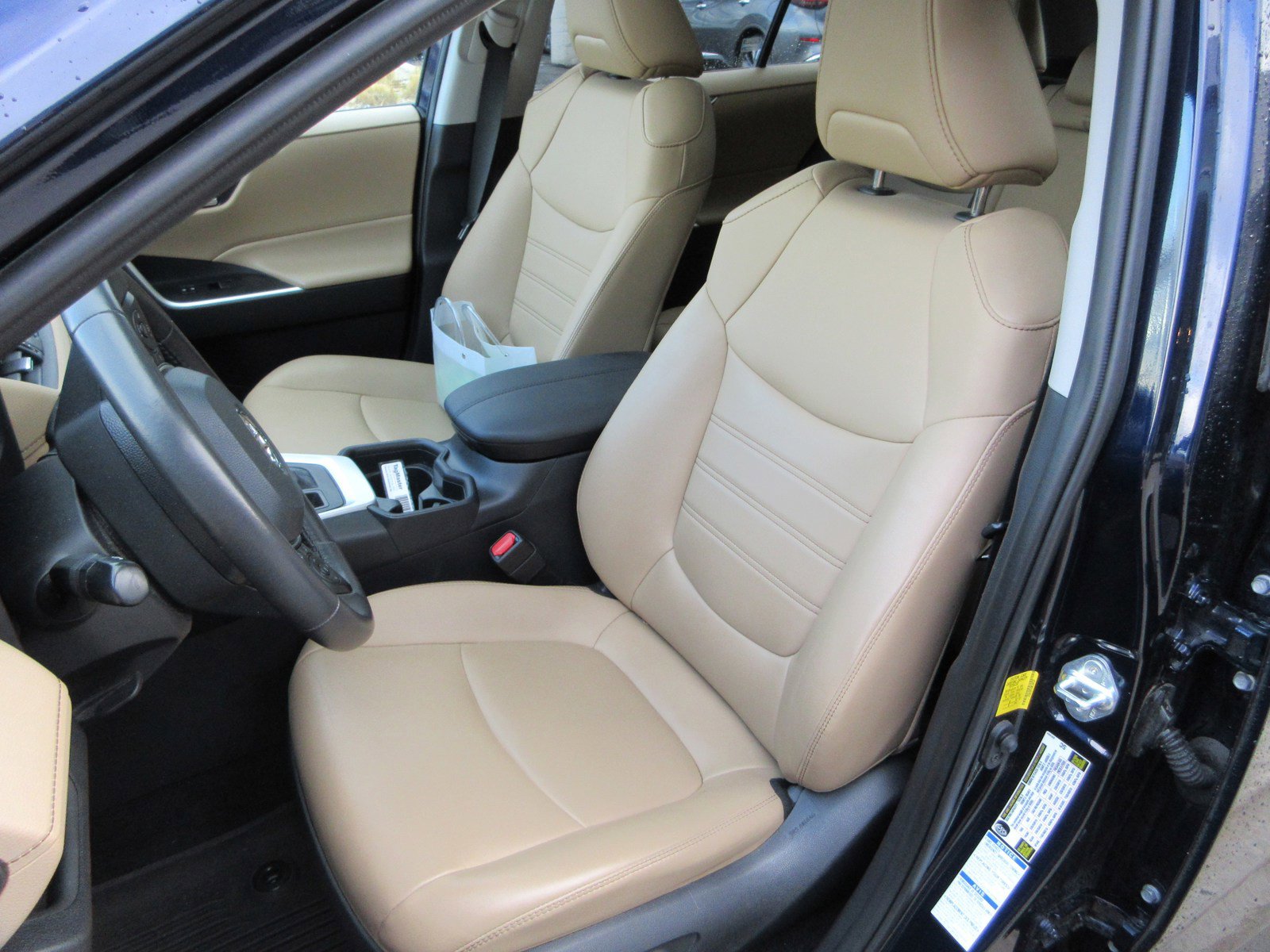 Used 2021 Toyota RAV4 XLE Premium image 21