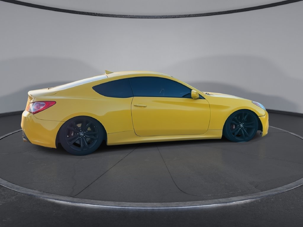 Used 2011 Hyundai Genesis 3.8 RWD image 9